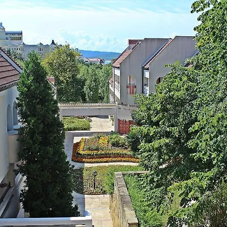 Duni Pelican Complex