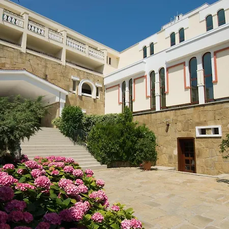 Complex Duni Pelican