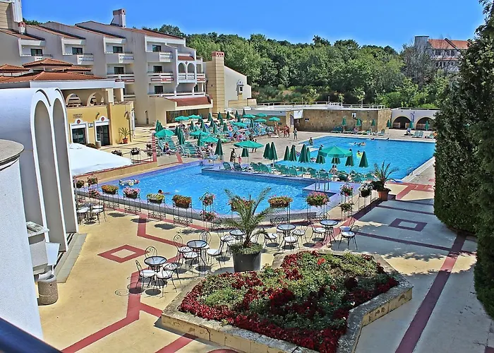 Duni Pelican منتجع 4*